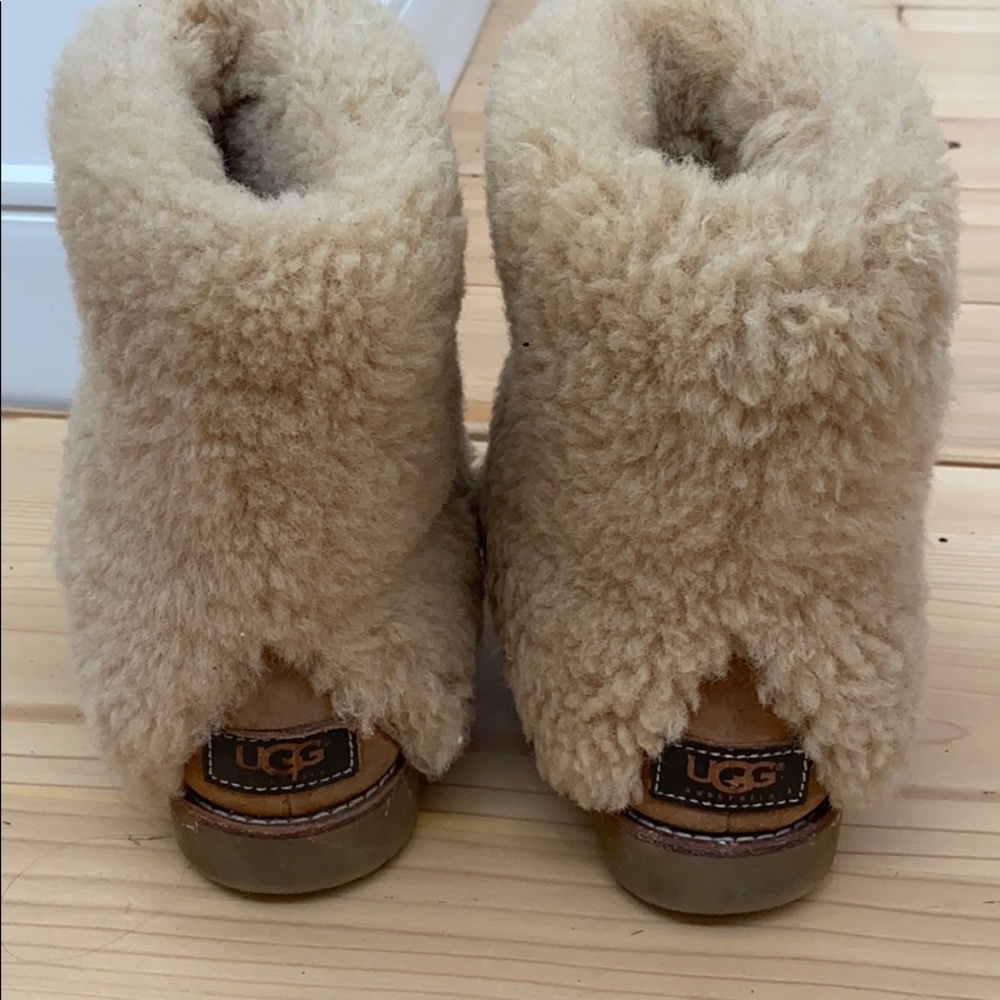 Camel colored UGGS - Picture 3 of 3